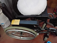 Lot 169 - rolstoel invacare met voetsteun en bota zitkussen - afbeelding 2 van  2