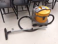 Lot 169 - stofzuiger ghibli - afbeelding 1 van  3