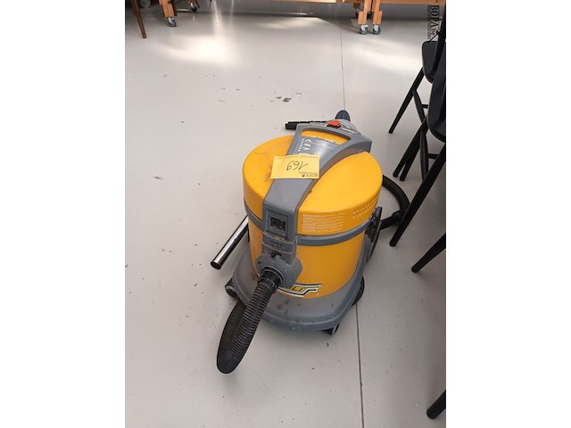 Lot 169 - stofzuiger ghibli - afbeelding 3 van  3