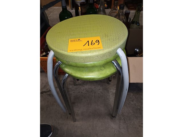 Lot 169 - vintage krukken. 3 stuks - afbeelding 1 van  2