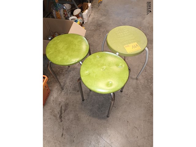 Lot 169 - vintage krukken. 3 stuks - afbeelding 2 van  2