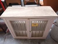 Lot 17 - antiek kastje