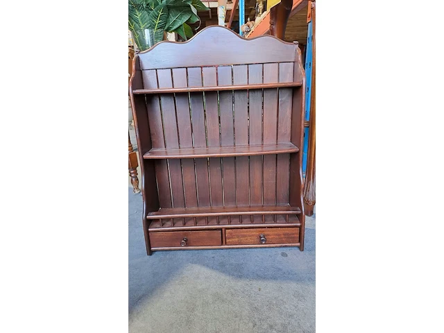 Lot 17 - antieken telefoontafel met lades en antieken houten wandrek - afbeelding 5 van  8