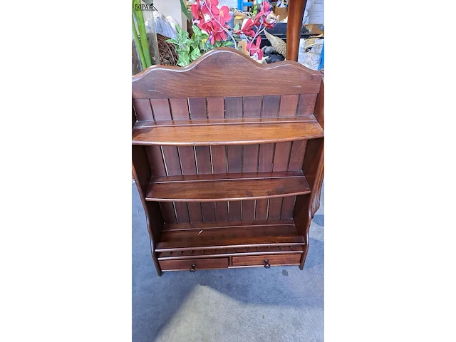 Lot 17 - antieken telefoontafel met lades en antieken houten wandrek - afbeelding 6 van  8