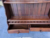 Lot 17 - antieken telefoontafel met lades en antieken houten wandrek - afbeelding 7 van  8