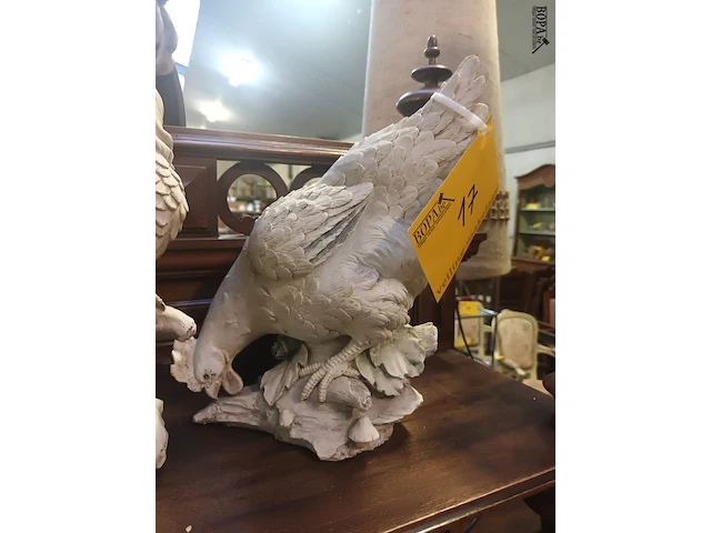 Lot 17 - beeld kip en haan - afbeelding 2 van  5