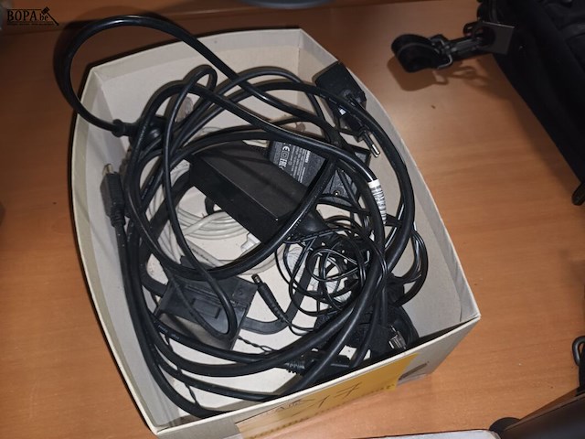 Lot 17 - betaalterminal, switch en wifi booster - afbeelding 2 van  4