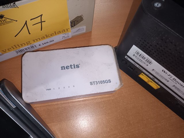 Lot 17 - betaalterminal, switch en wifi booster - afbeelding 3 van  4