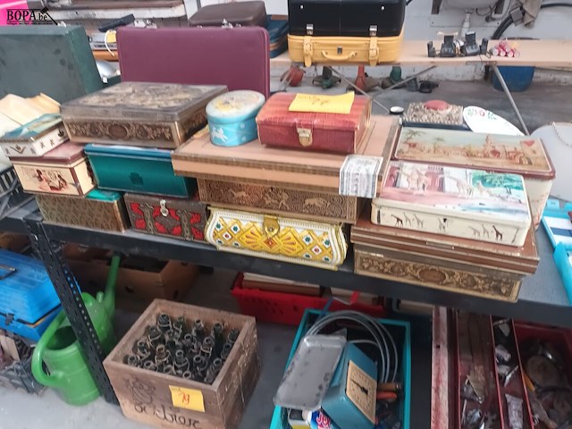Lot 17 - blikken en houten dozen. 15 stuks - afbeelding 1 van  5