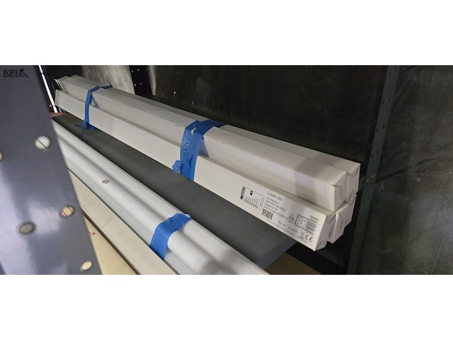 Lot 17 - buislampen led ong 10 stuks en 1 armatuur - afbeelding 2 van  5