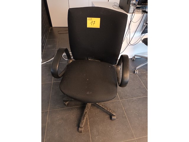 Lot 17 - bureaustoel - afbeelding 1 van  3