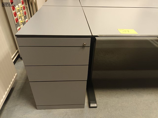 Lot 17 - bureautafel met ladeblok - afbeelding 2 van  2