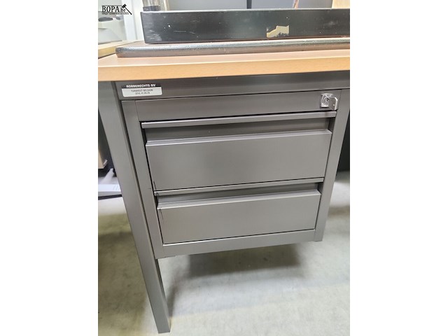 Lot 17 - bureeltafel, stoel en tafel - afbeelding 2 van  4