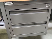 Lot 17 - bureeltafel, stoel en tafel - afbeelding 2 van  4