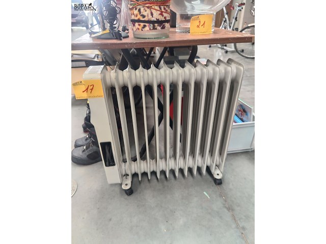Lot 17 - calor olieradiator - afbeelding 1 van  2