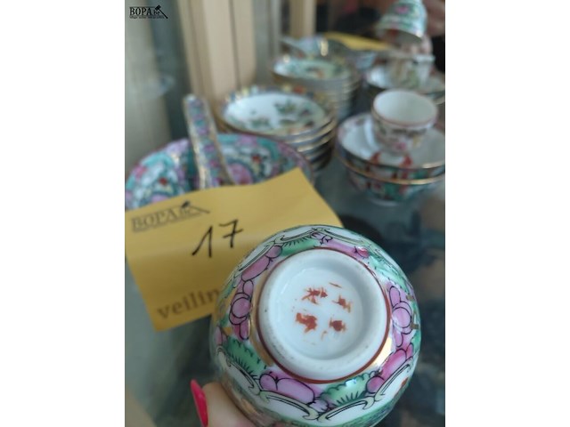 Lot 17 - chinees porselein - afbeelding 2 van  3