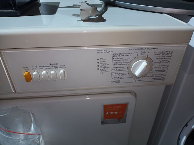 Lot 17 - droogkast miele - afbeelding 3 van  3