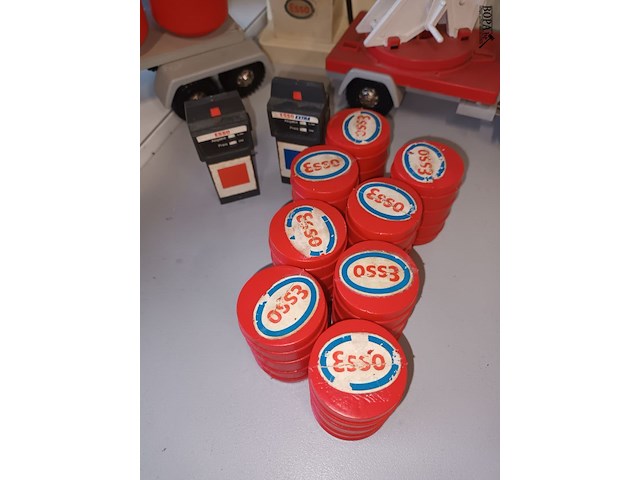 Lot 17 - esso vrachtwagens en accessoires. 14 stuks - afbeelding 2 van  11