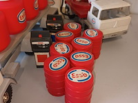 Lot 17 - esso vrachtwagens en accessoires. 14 stuks - afbeelding 5 van  11