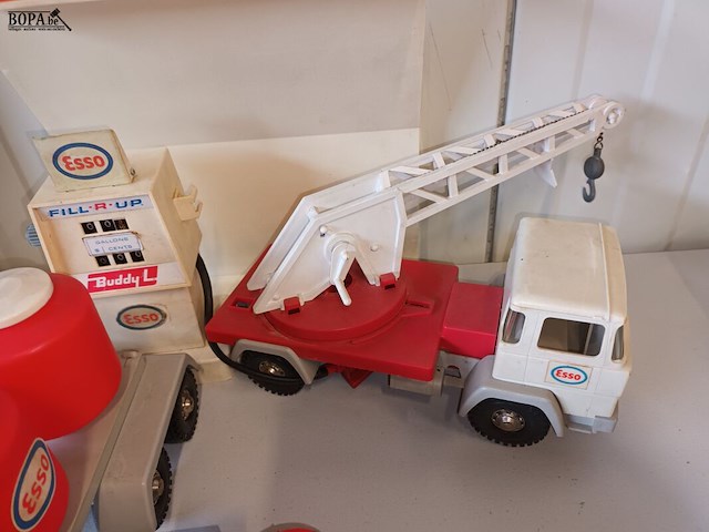 Lot 17 - esso vrachtwagens en accessoires. 14 stuks - afbeelding 6 van  11