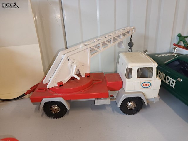 Lot 17 - esso vrachtwagens en accessoires. 14 stuks - afbeelding 9 van  11