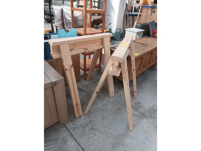 Lot 17 - houten schragen. 2 stuks - afbeelding 2 van  2