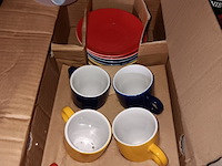 Lot 17 - ijscoupes, koffietasjes en flessen - afbeelding 2 van  5