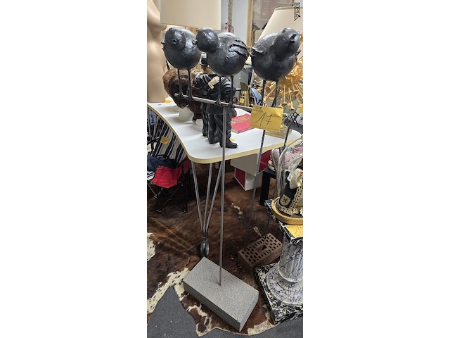 Lot 17 - kunstwerk 3 vogels op stok - afbeelding 1 van  5