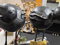 Lot 17 - kunstwerk 3 vogels op stok - afbeelding 4 van  5
