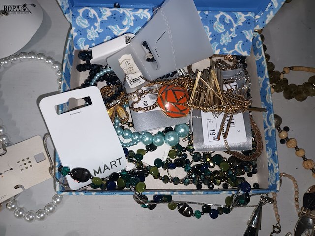 Lot 17 - lot fantasiejuwelen - afbeelding 3 van  6