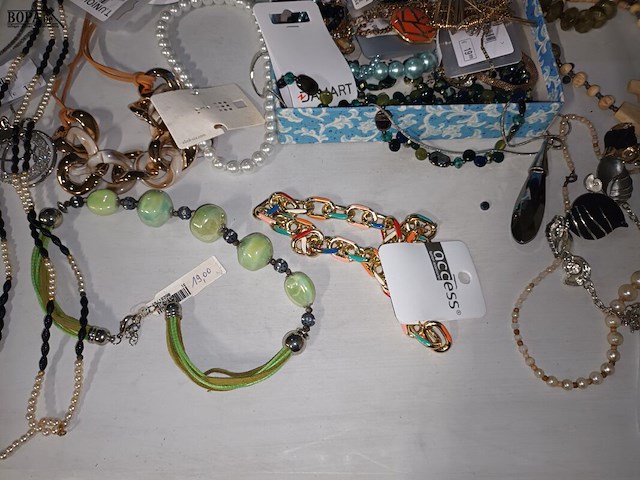 Lot 17 - lot fantasiejuwelen - afbeelding 5 van  6