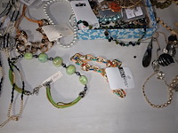 Lot 17 - lot fantasiejuwelen - afbeelding 5 van  6