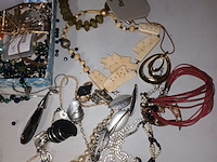 Lot 17 - lot fantasiejuwelen - afbeelding 6 van  6