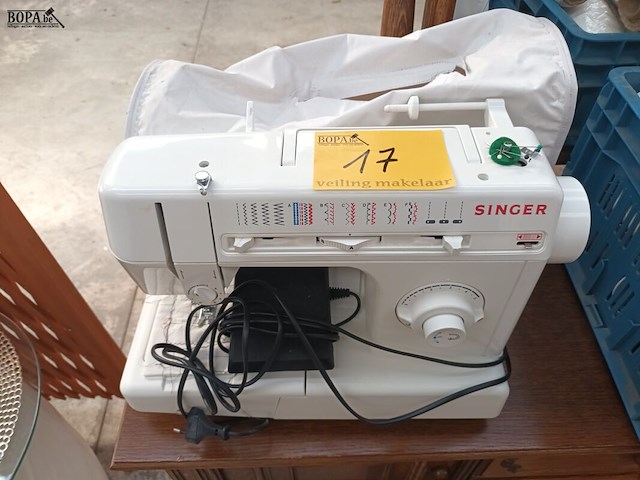 Lot 17 - naaimachine singer - afbeelding 1 van  4
