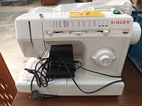 Lot 17 - naaimachine singer - afbeelding 2 van  4