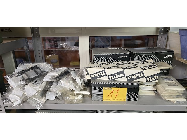 Lot 17 - niko diverse afdekplaatjes - afbeelding 1 van  4