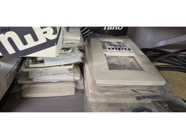 Lot 17 - niko diverse afdekplaatjes - afbeelding 3 van  4