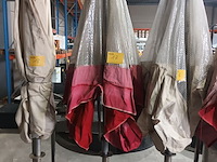 Lot 17 - parasol met voet