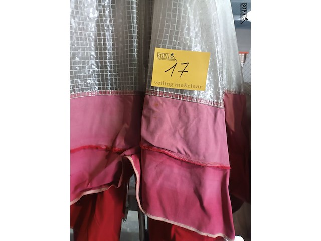 Lot 17 - parasol met voet - afbeelding 3 van  3