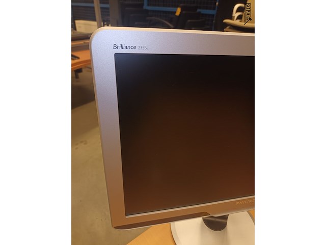 Lot 17 - philips led monitor 59 cm. 2 stuks - afbeelding 2 van  4