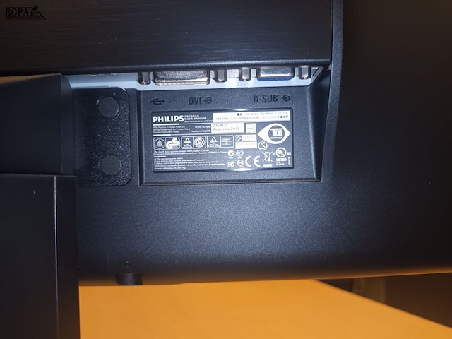 Lot 17 - philips led monitor 59 cm. 2 stuks - afbeelding 4 van  4
