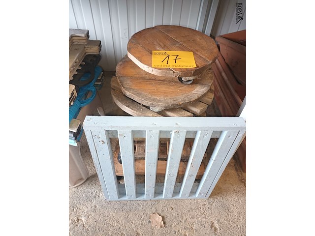 Lot 17 - plantenrollers. 7 stuks - afbeelding 2 van  3