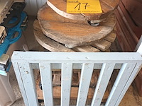 Lot 17 - plantenrollers. 7 stuks - afbeelding 2 van  3