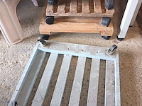 Lot 17 - plantenrollers. 7 stuks - afbeelding 3 van  3