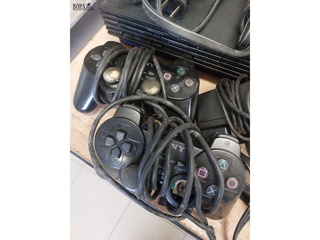 Lot 17 - playstation 2 met bakjes en booster - afbeelding 2 van  5