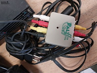 Lot 17 - playstation 2 met bakjes en booster - afbeelding 3 van  5