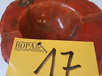 Lot 17 - rode albast asbak
