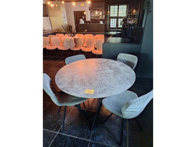 Lot 17 - ronde tafel met 4 stoelen - afbeelding 1 van  5