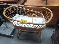 Lot 17 - rotan kinderwieg - afbeelding 1 van  4