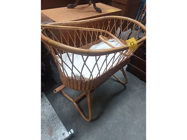 Lot 17 - rotan kinderwieg - afbeelding 3 van  4